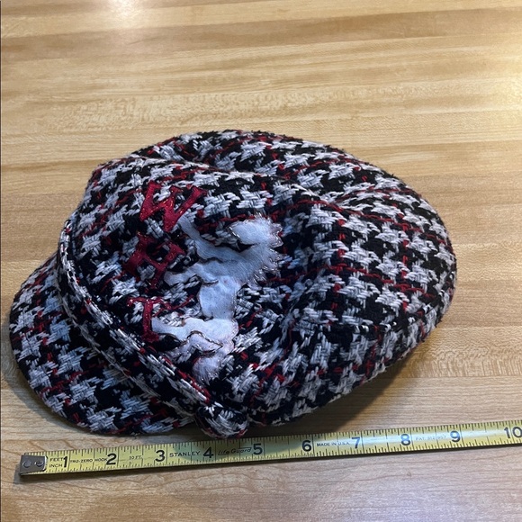 ( 0350) Women Stylish Tweed Newsboy Cap w/ WHT Art Horse - Picture 3 of 4